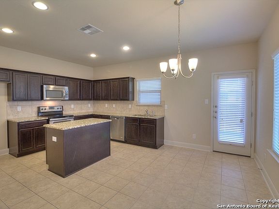 4th image of 513 Livingston Dr