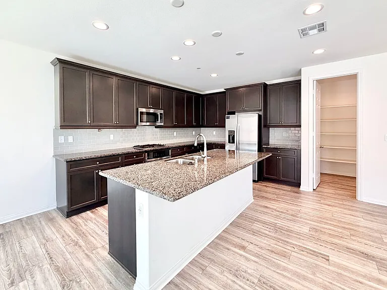 32463 McKiernan Ln — Photo 22