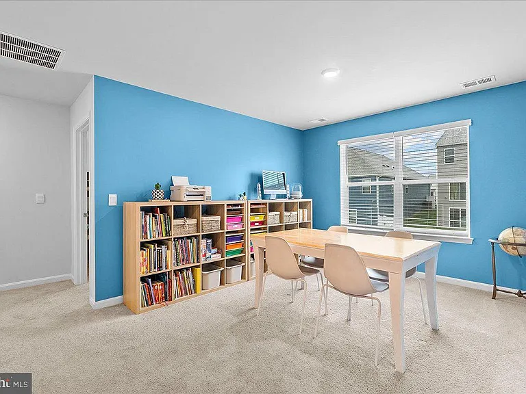 109 Woodford Dr — Photo 32