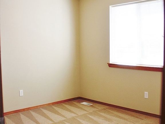 4th image of 2511 191st Street Ct E