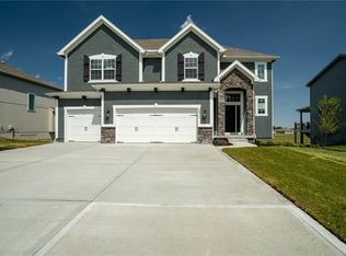 18917 Skyview Ln, Olathe, KS 66062