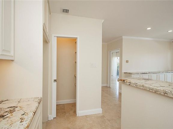 4th image of 6211 W Northwest Hwy APT G412
