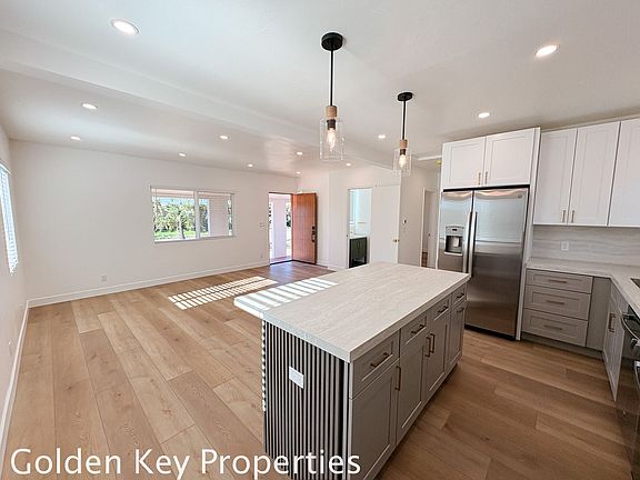 4th image of 1724 Broadway St #A