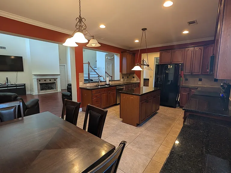 9207 Albury Ct — Photo 3
