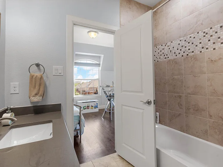 408 Montpelier Dr — Photo 10