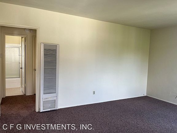 3rd image of 4850 1/2 N Lakewood Blvd #11626930