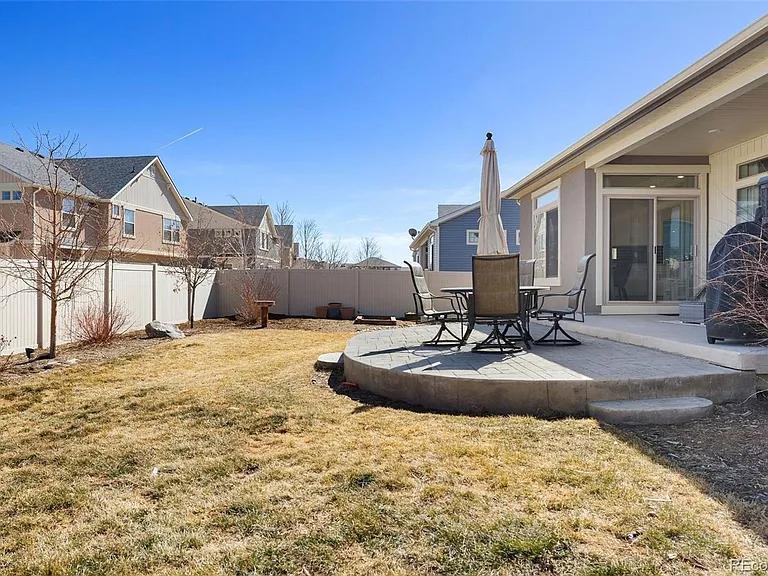 20551 Beekman Pl — Photo 32