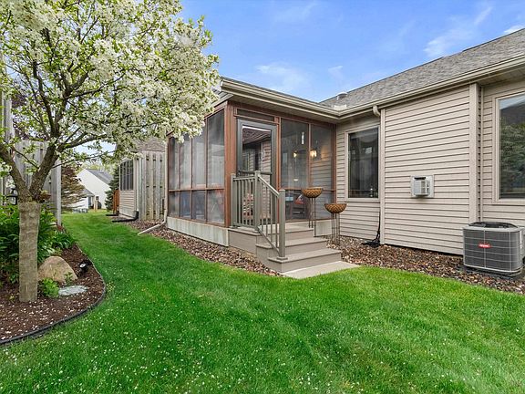 2nd image of 528 Clemens Ct #7