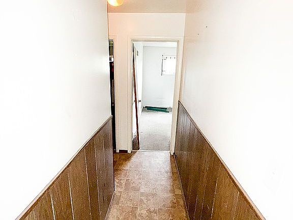 2nd image of 431 Iroquois Ave