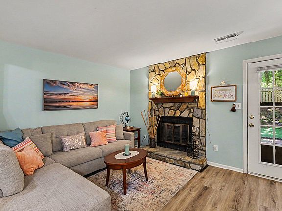 5th image of 329 Glencoe Dr