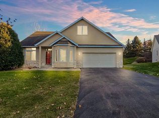16045 Kennard Ct, Lakeville, MN 55044