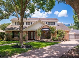 10226 Meadow Lake Ln, Houston, TX 77042