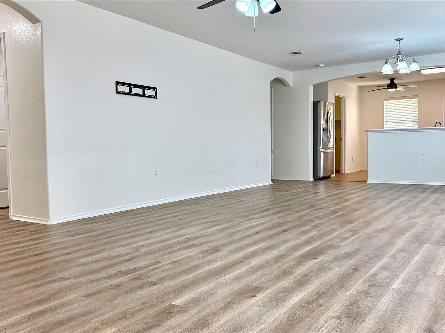 3 bed, 2.0 bath, 1509 sqft, $1,795 — Photo 3
