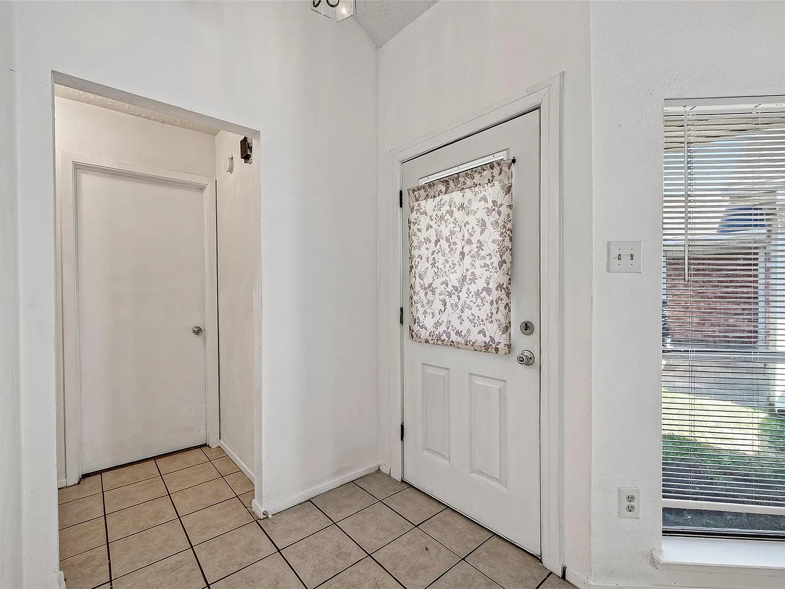 4 bed, 2.0 bath, 1288 sqft, $1,750 — Photo 3