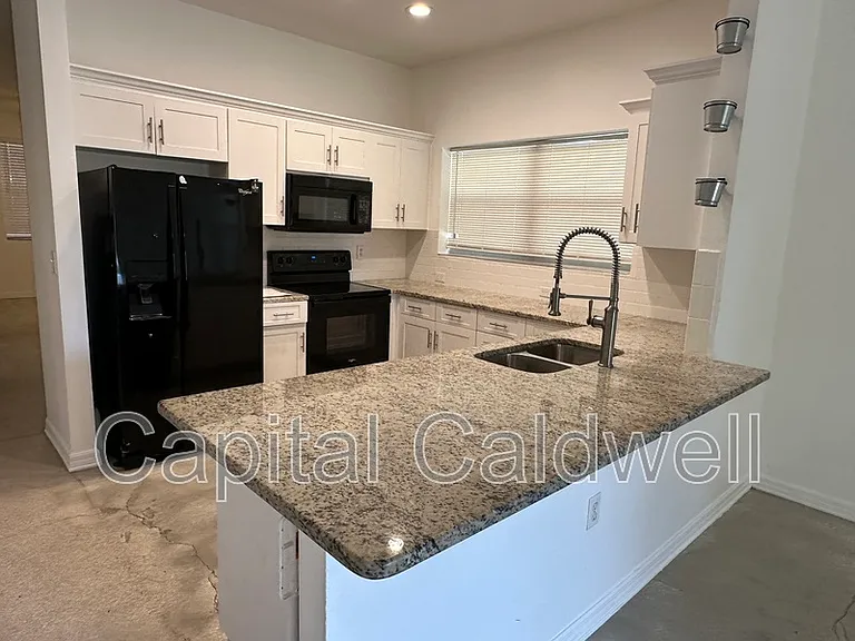 1215 E 29th Ave — Photo 6