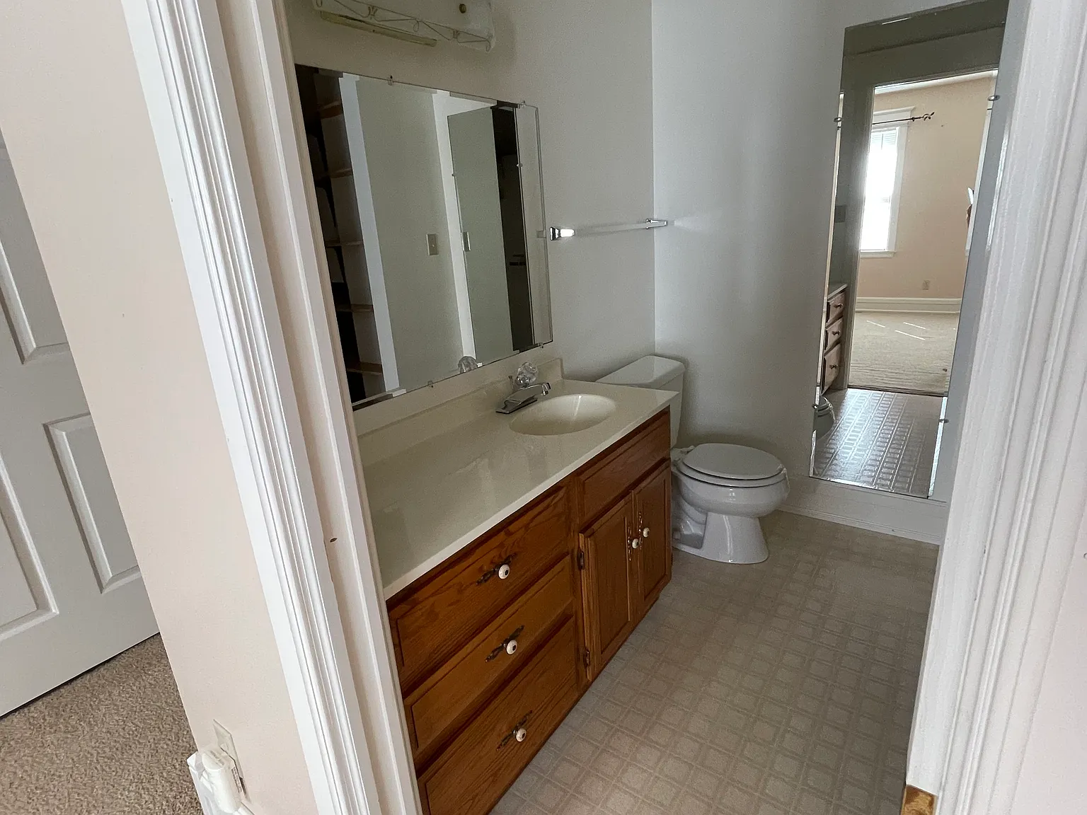 2 bed, 2.5 bath, 1900 sqft, $1,800 — Photo 4