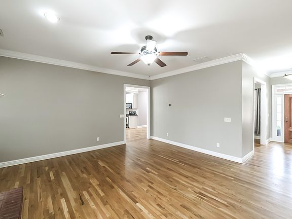 4th image of 896 Winn Rd