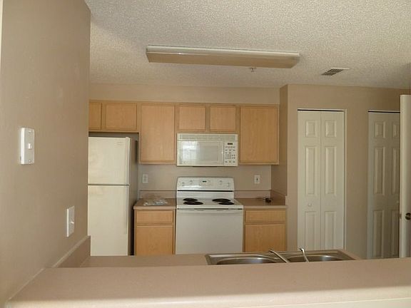 5th image of 10831 Windsor Walk Dr #1111
