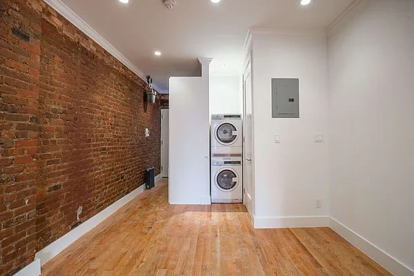 Rented by Nooklyn NYC LLC | media 7