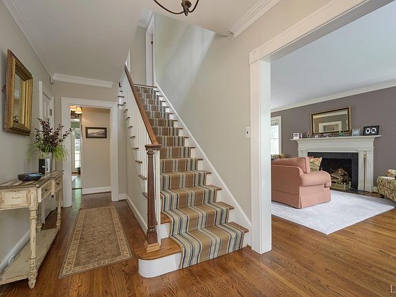 2nd image of 1040 Rivermont Ter