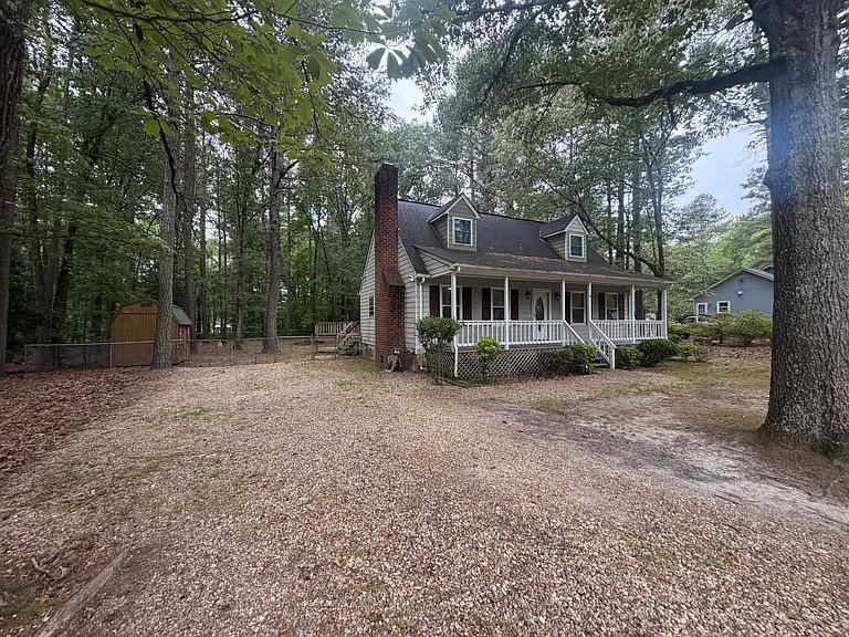 24405 Gaydell Dr — Photo 2
