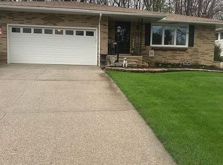 14901 Indian Creek Dr, Middleburg Heights, OH 44130