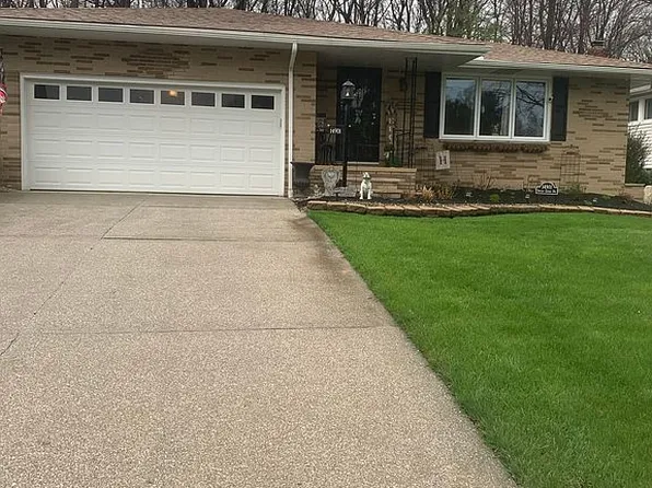 14901 Indian Creek Dr, Middleburg Heights, OH 44130