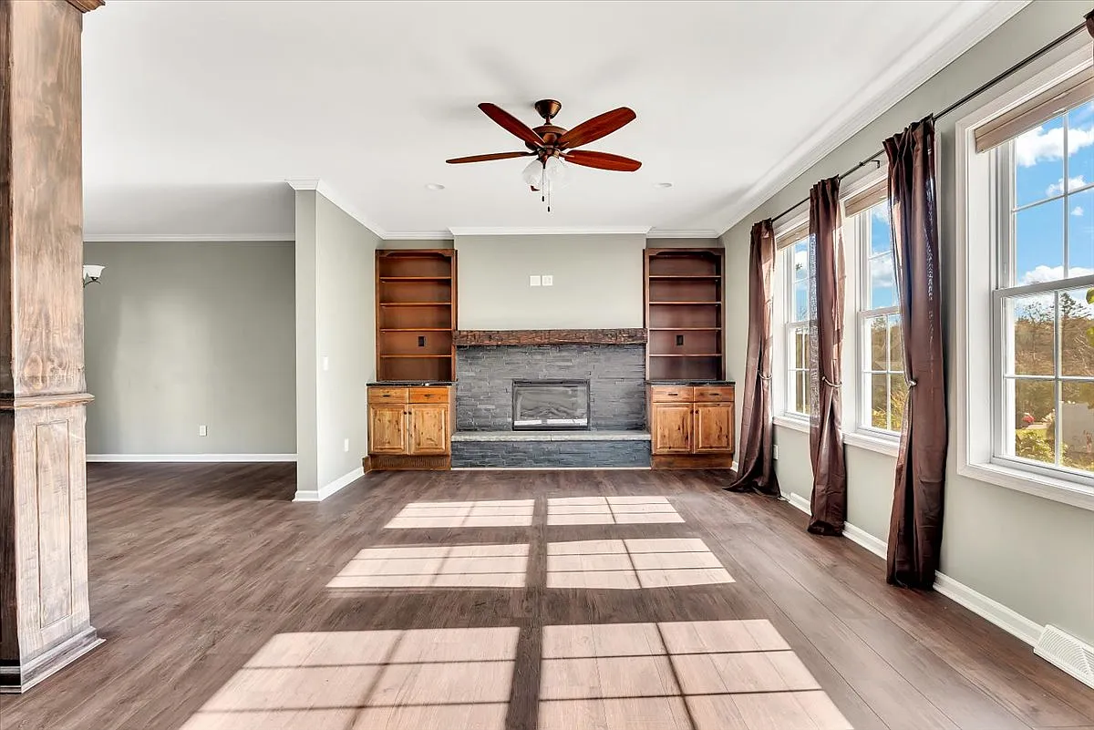 Building Photo - 201 Maple Avenue Ext