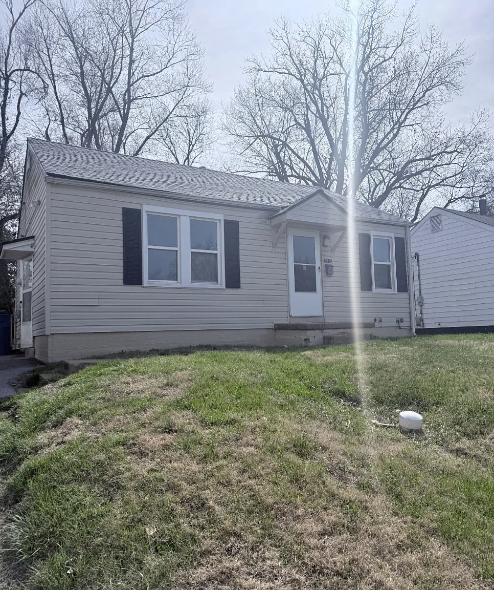 3 bed, 840 sqft, $1,400 — Photo 1
