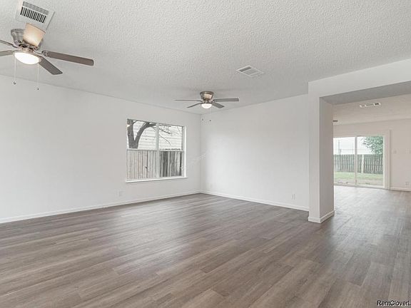 5th image of 855 Pinehurst Dr