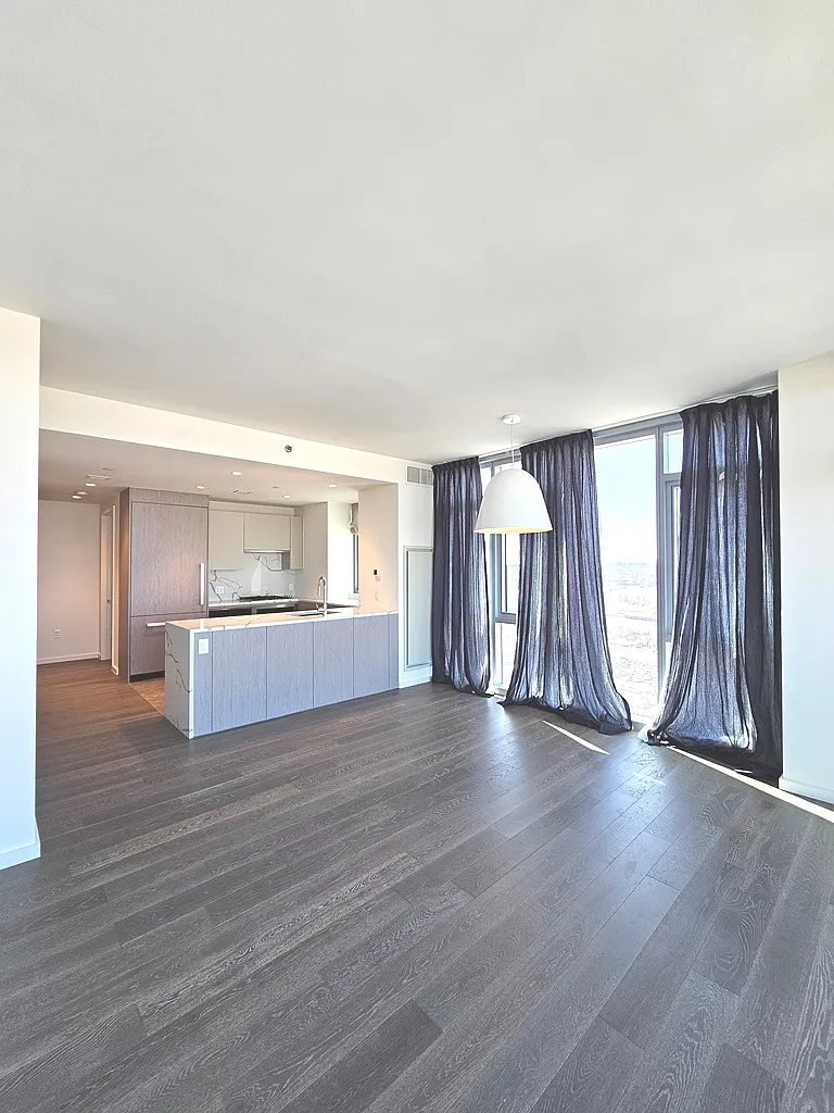 2 bed, 1100 sqft, $5,300 — Photo 4