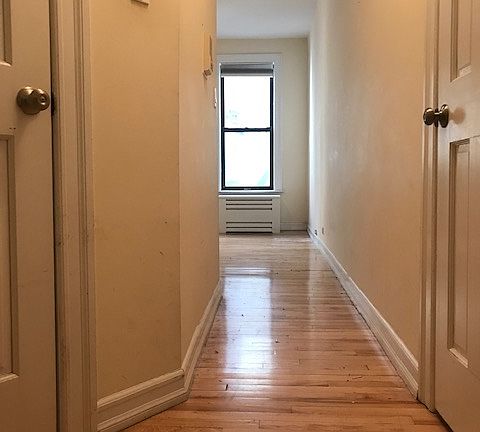 3rd image of 209 W 21st St APT 2B