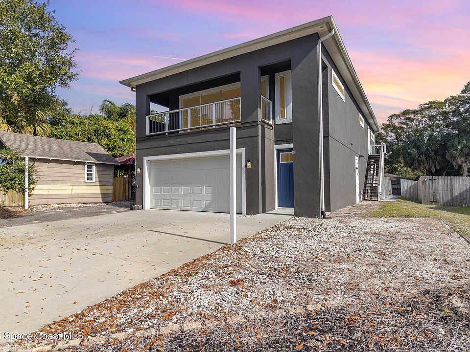 1st image of 2203 Bignonia St