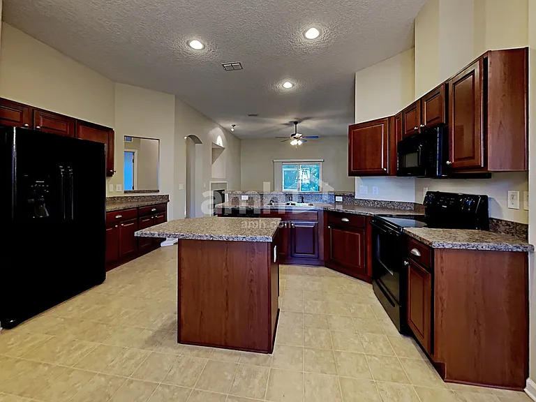 11390 Oaklawn Rd — Photo 3