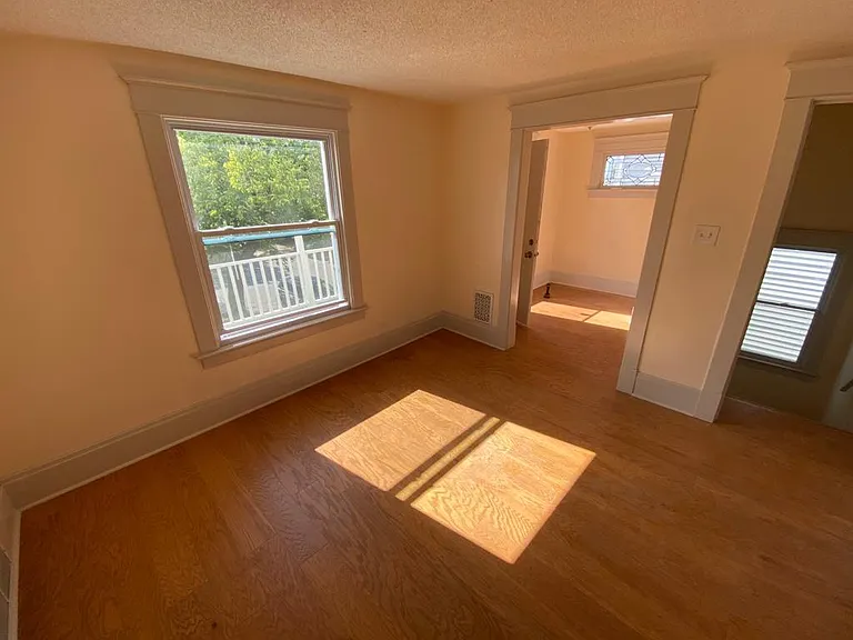 2133 Niagara St #2 — Photo 6
