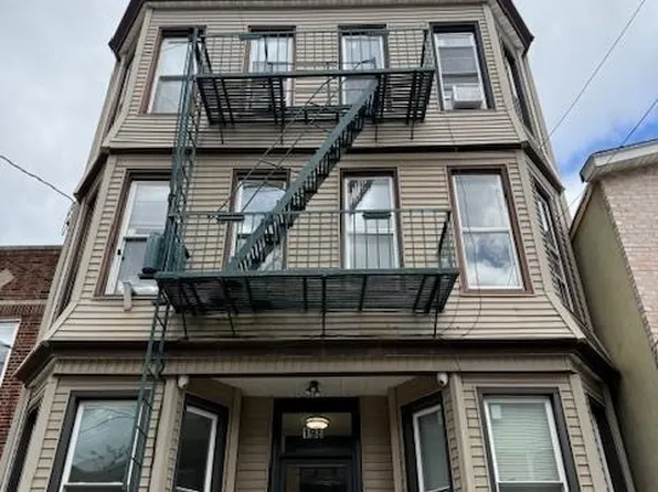 198 Griffith Street image 1 of 16