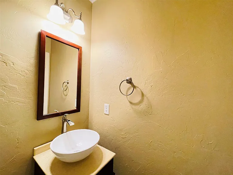 40 Emerald Pond Dr — Photo 15