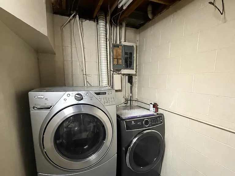 5168 S 147th Cir — Photo 16