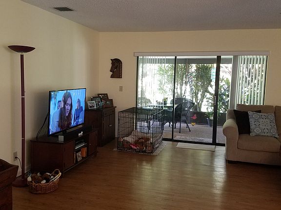 4th image of 5253 Mirror Lakes Blvd