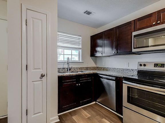 4th image of 162 Barfield Way