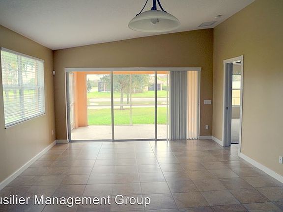 4th image of 11929 Delfina Ln