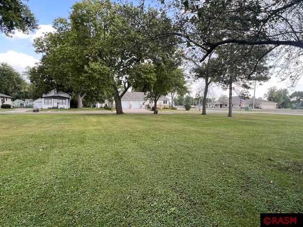 S Ramsey St, Blue Earth, MN 56013