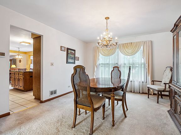 4th image of 1516 Burberry Ln