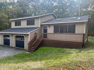 105 Hawk View Ct, Milford, PA 18337