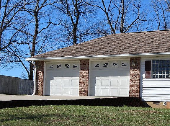 3rd image of 290 Scenic Dr
