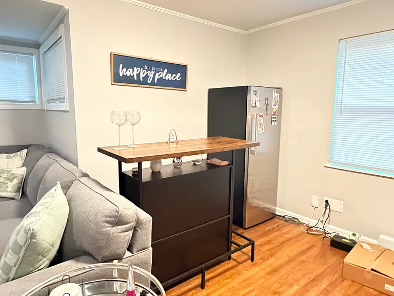 533 E Woodlawn Rd — Photo 9