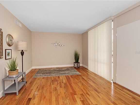3rd image of 1301 S Howard Ave APT C2
