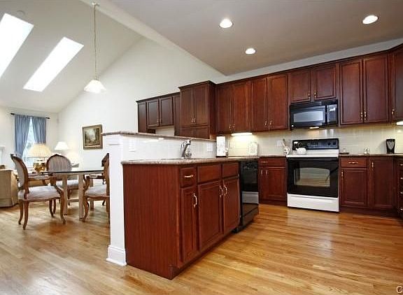 5th image of 38 Watkins Dr #38