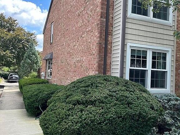 3rd image of 5125 Sansom Ct #25