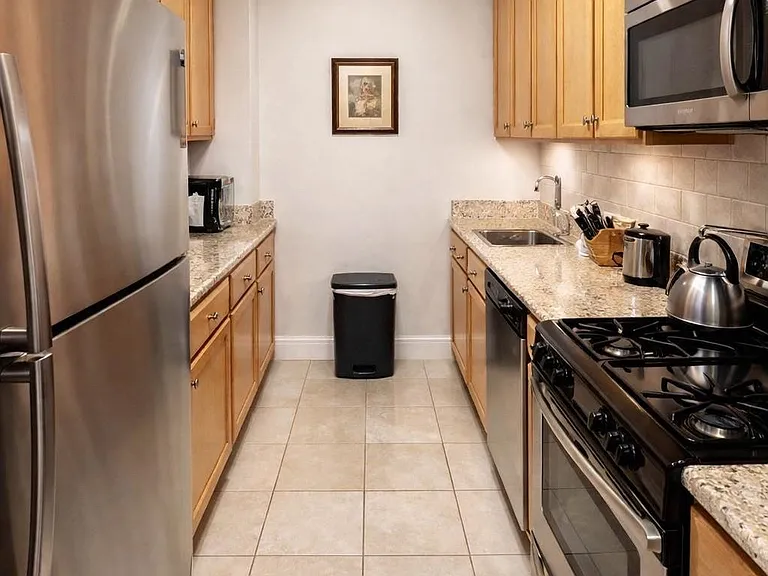 7002 Boulevard East #3F — Photo 2